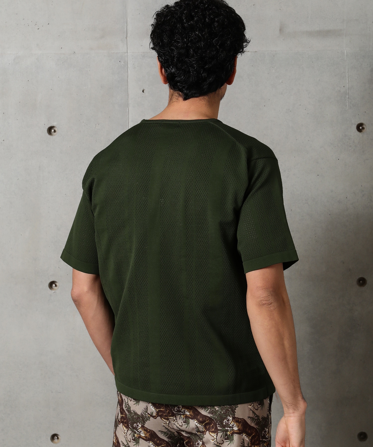 12gニット アイレットストライプ天竺 ヘンリーネックニット メンズファッション通販 Men S Bigi Online Store メンズビギ オンラインストア