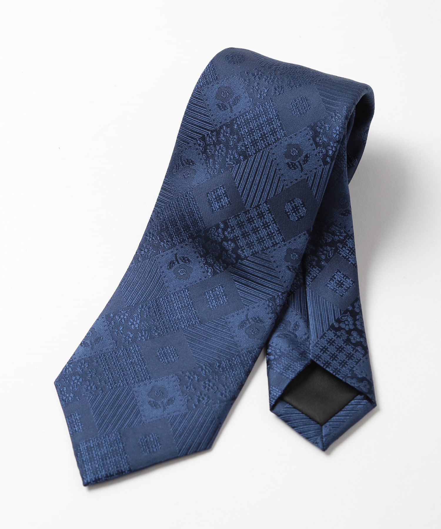 TIE YOUR TIE(タイユアタイ)】ジオメトリック柄ネクタイ｜メンズファッション通販 MEN'S BIGI ONLINE STORE  (メンズビギ オンラインストア)