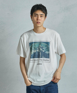 【THE CULTURE CODE x Klaus Voormann x MEN'S BIGI / ザ・カルチャーコード x クラウス・フォアマン x メンズビギ】 別注プリントTシャツ＜Elvis Meets The Beatles ーJukebox＞