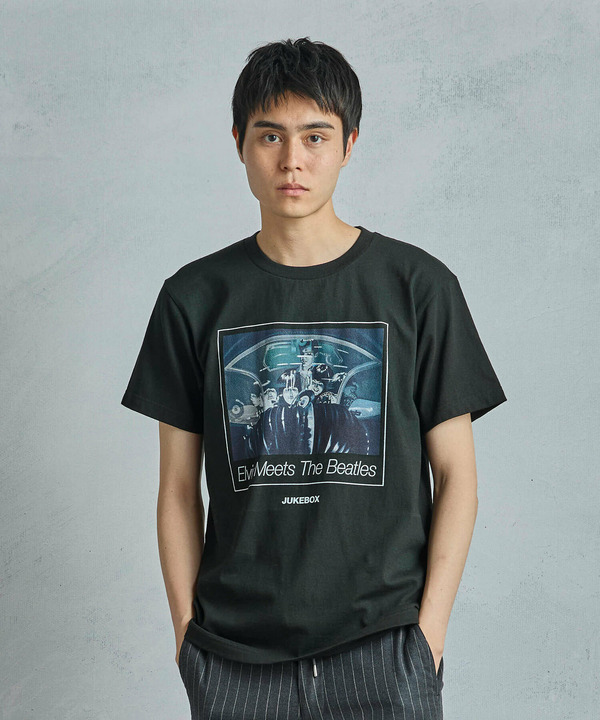 【THE CULTURE CODE x Klaus Voormann x MEN'S BIGI / ザ・カルチャーコード x クラウス・フォアマン x メンズビギ】 別注プリントTシャツ＜Elvis Meets The Beatles ーJukebox＞ 詳細画像 ブラック 1