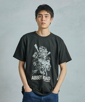 【THE CULTURE CODE x Klaus Voormann x MEN'S BIGI / ザ・カルチャーコード x クラウス・フォアマン x メンズビギ】 別注プリントTシャツ＜Abbey Road＞