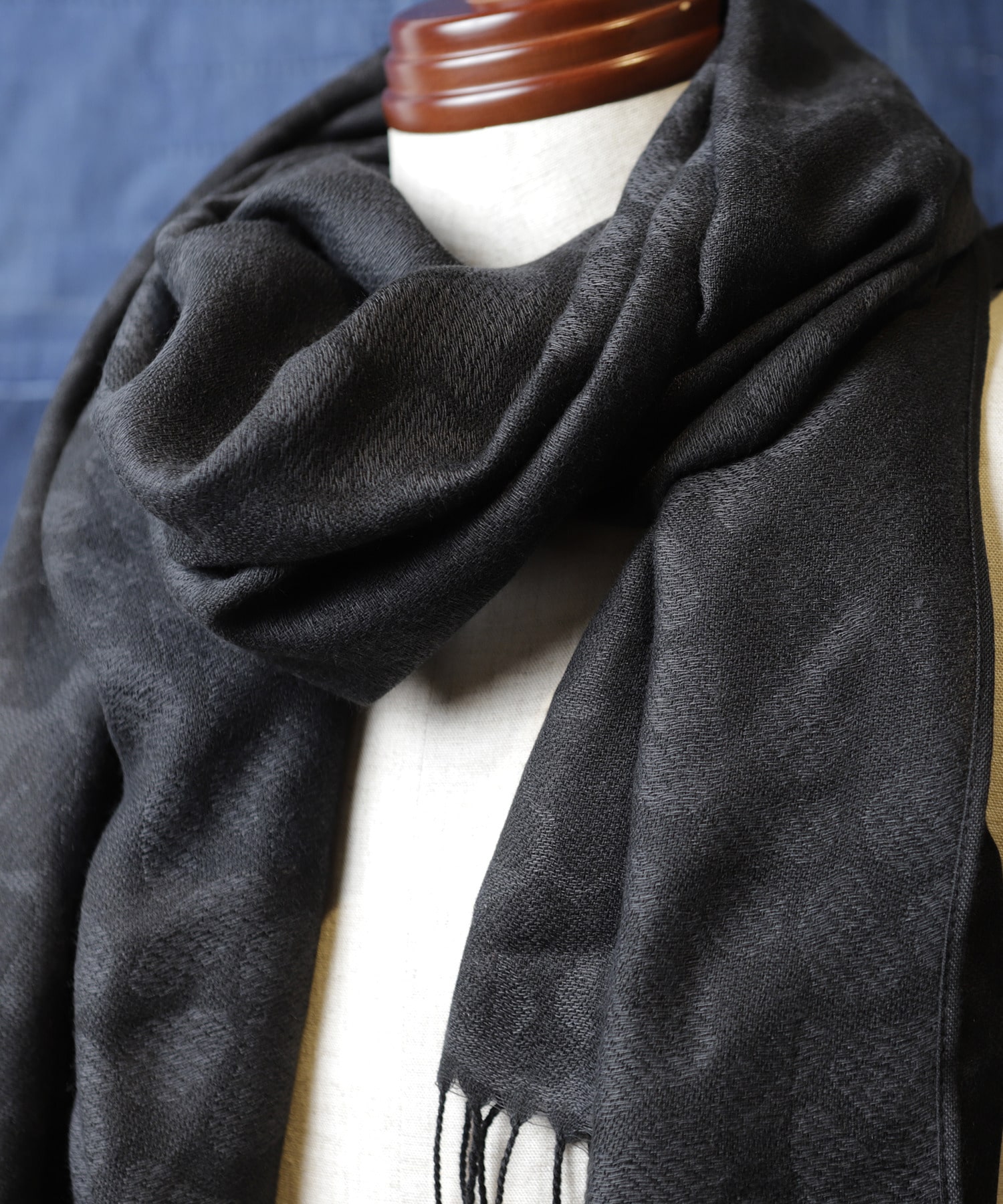 シャドー柄ストール メンズファッション通販 Men S Bigi Online Store メンズビギ オンラインストア