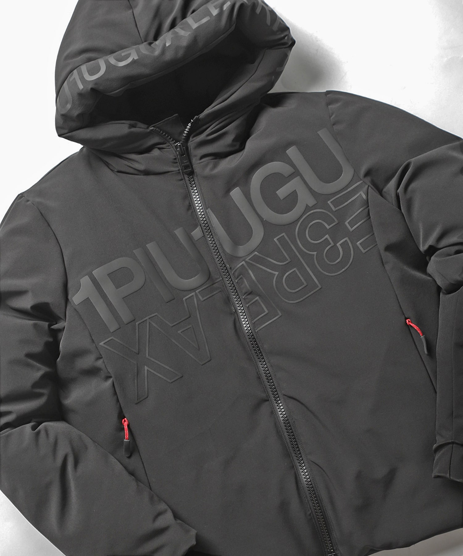 1PIU1UGUALE3 RELAX × JUST PLAY】DIAGONAL LOGO DOWN JACKET