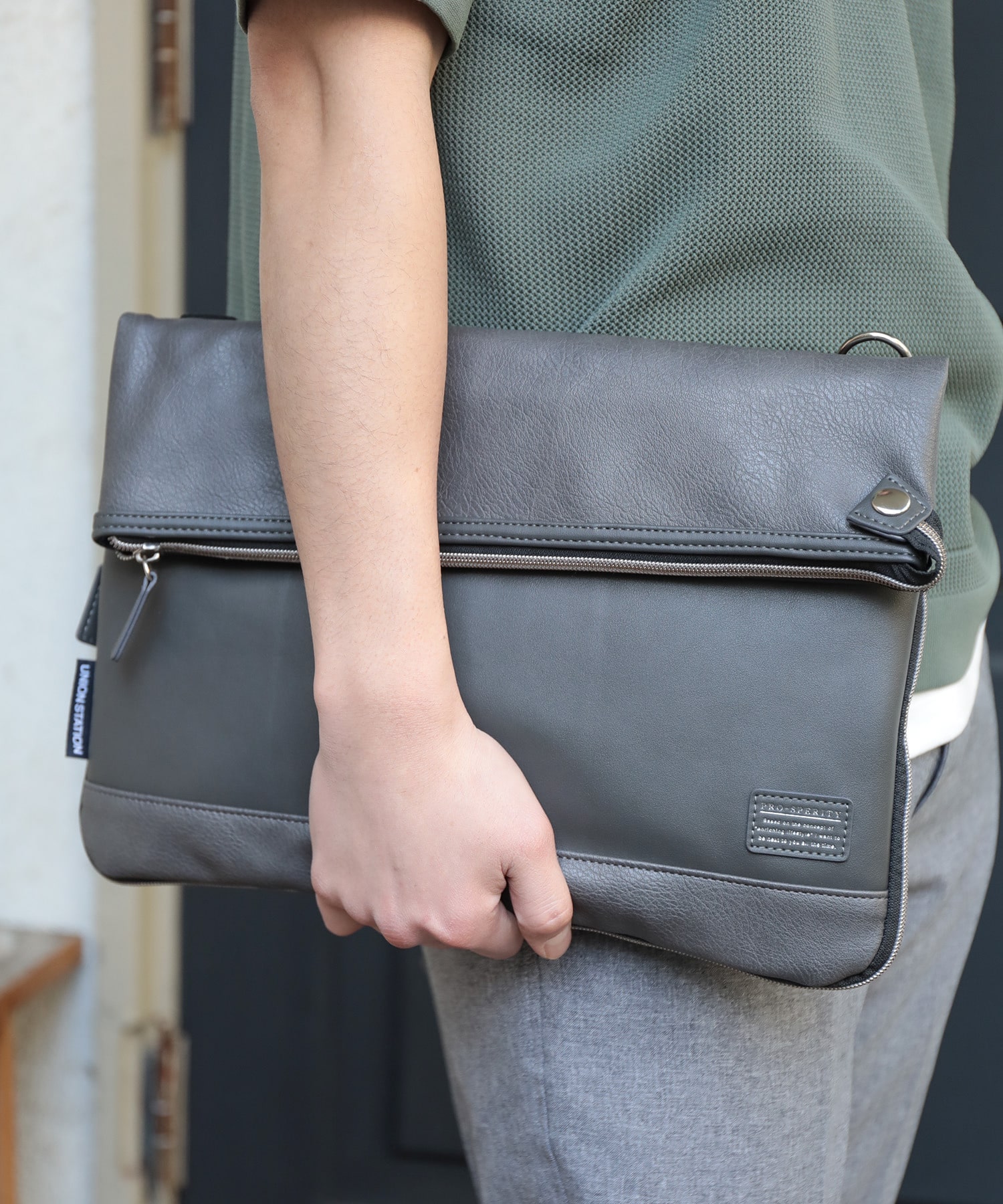 Pro Sperity プロスペリティ 別注2waypuレザーボディバッグ メンズファッション通販 Men S Bigi Online Store メンズビギ オンラインストア