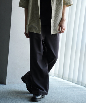 TRストレッチタックワイドテーパードパンツ