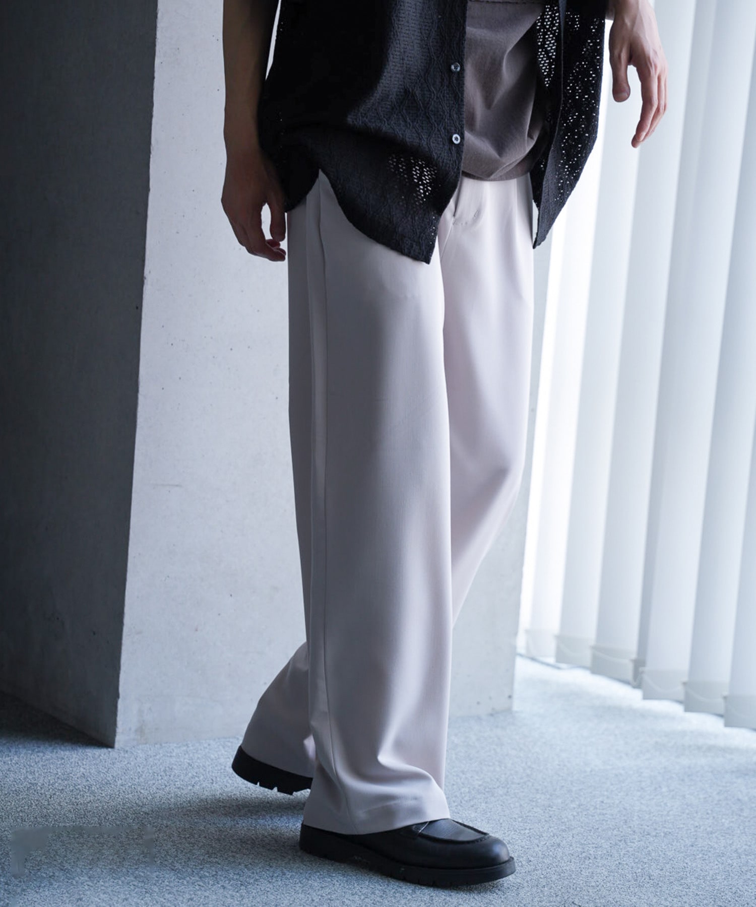TRストレッチタックワイドテーパードパンツ｜メンズファッション