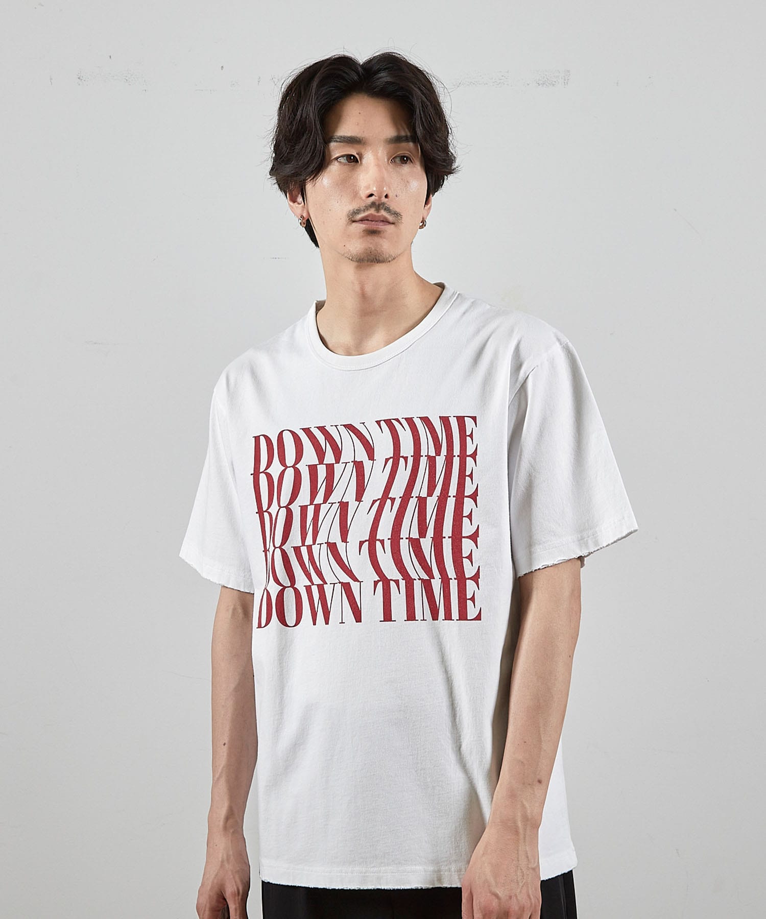 【AMIRI】ダメージ加工 ロゴプリント コットンジャージーTシャツ AMIRI コットンジャージー Tシャツ ロゴ刺繍付き | ミスターポーター