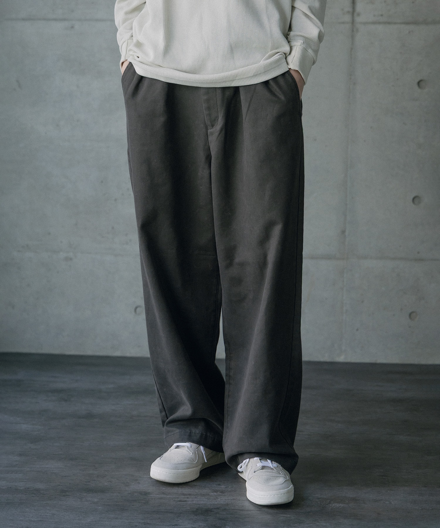 パンツ rai スエードコーティングツータックワイドパンツ｜メンズファッション通販