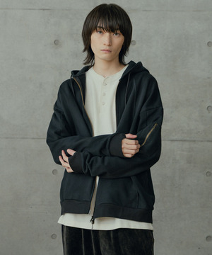 オーバーサイズ切替加工パーカー