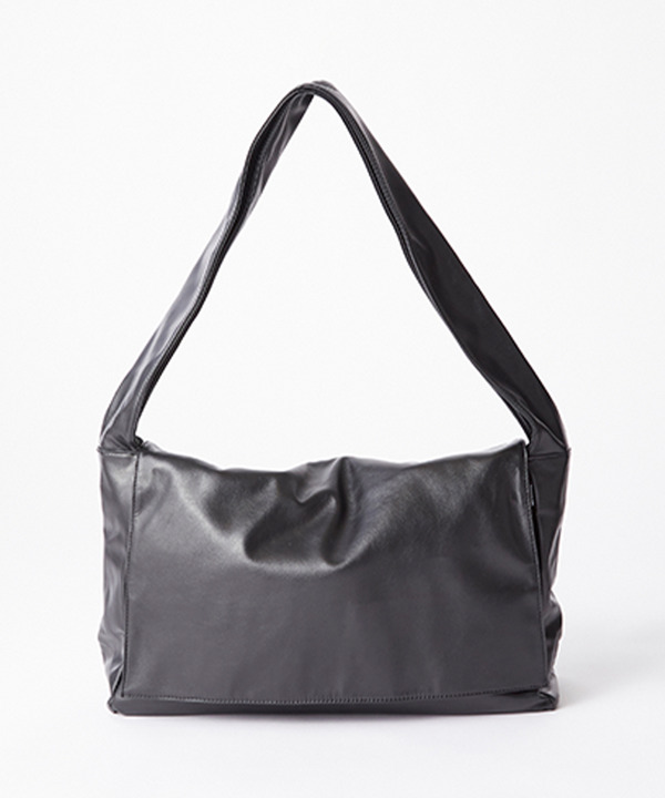 ＜WEB限定＞【REGiSTA】PUレザービッグショルダーバッグ 詳細画像 3