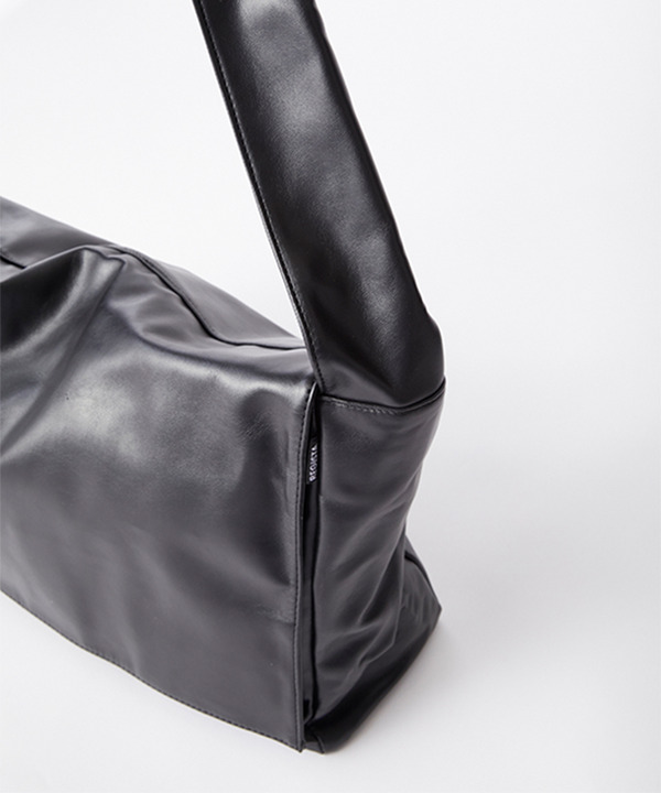 ＜WEB限定＞【REGiSTA】PUレザービッグショルダーバッグ 詳細画像 4