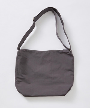 ナイロンショルダーバッグ