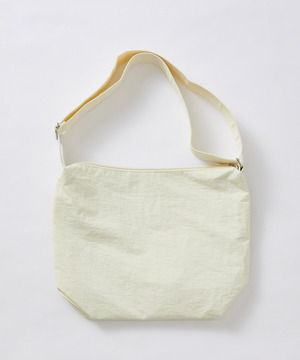 ナイロンショルダーバッグ