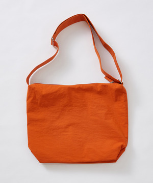 ナイロンショルダーバッグ