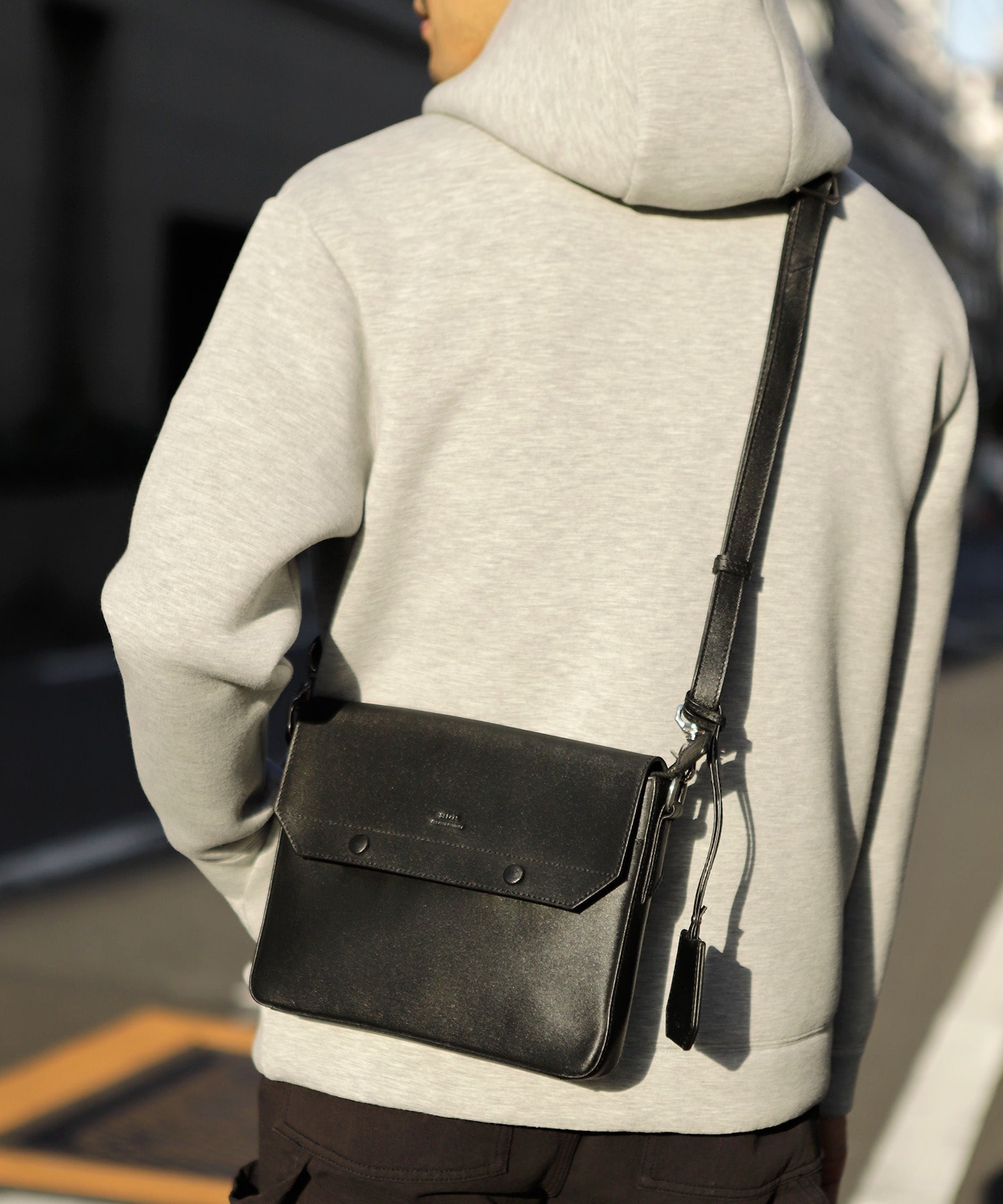 Seeker シーカー Times Unionstation別注 防水加工エンボスレザーショルダーバッグ メンズファッション通販 Men S Bigi Online Store メンズビギ オンラインストア