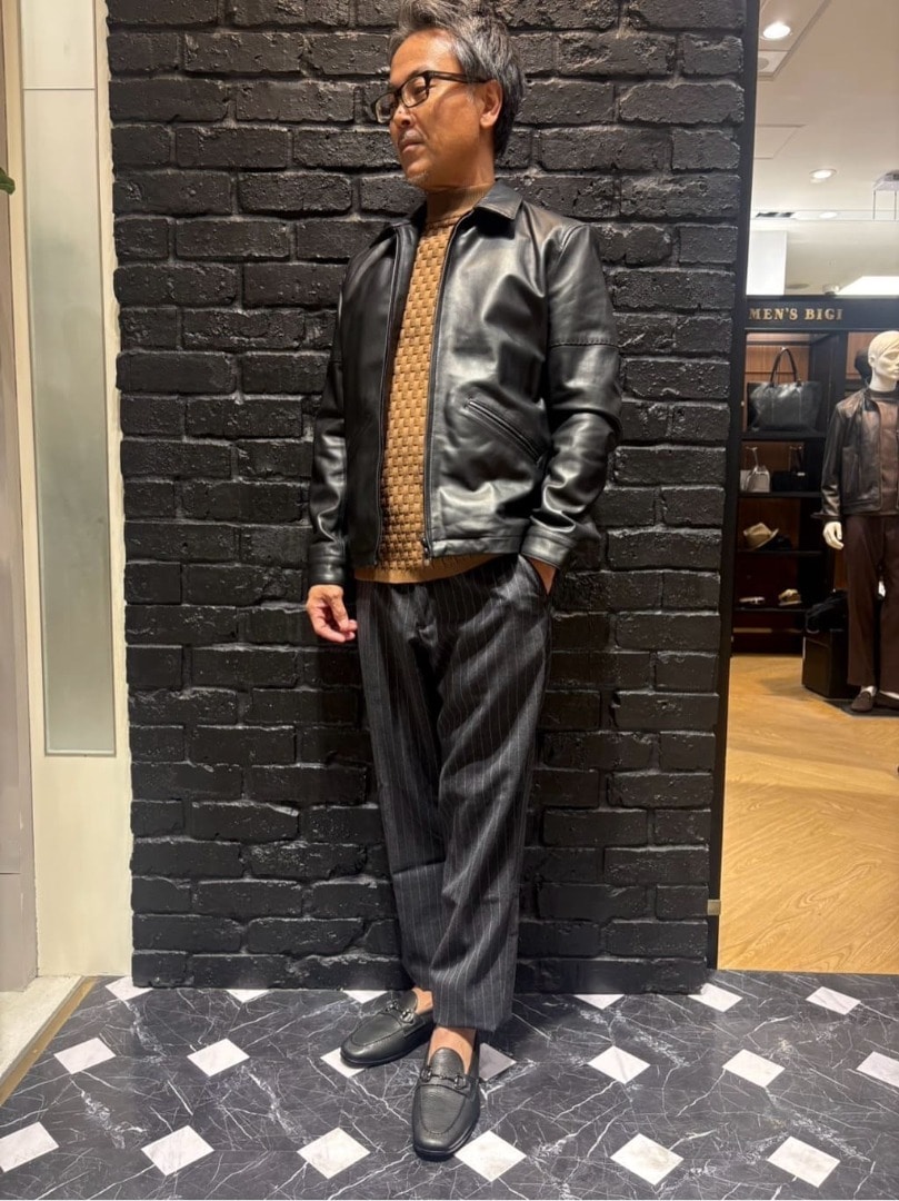 10℃のスポーティ：レザージャケット×モックネックニット