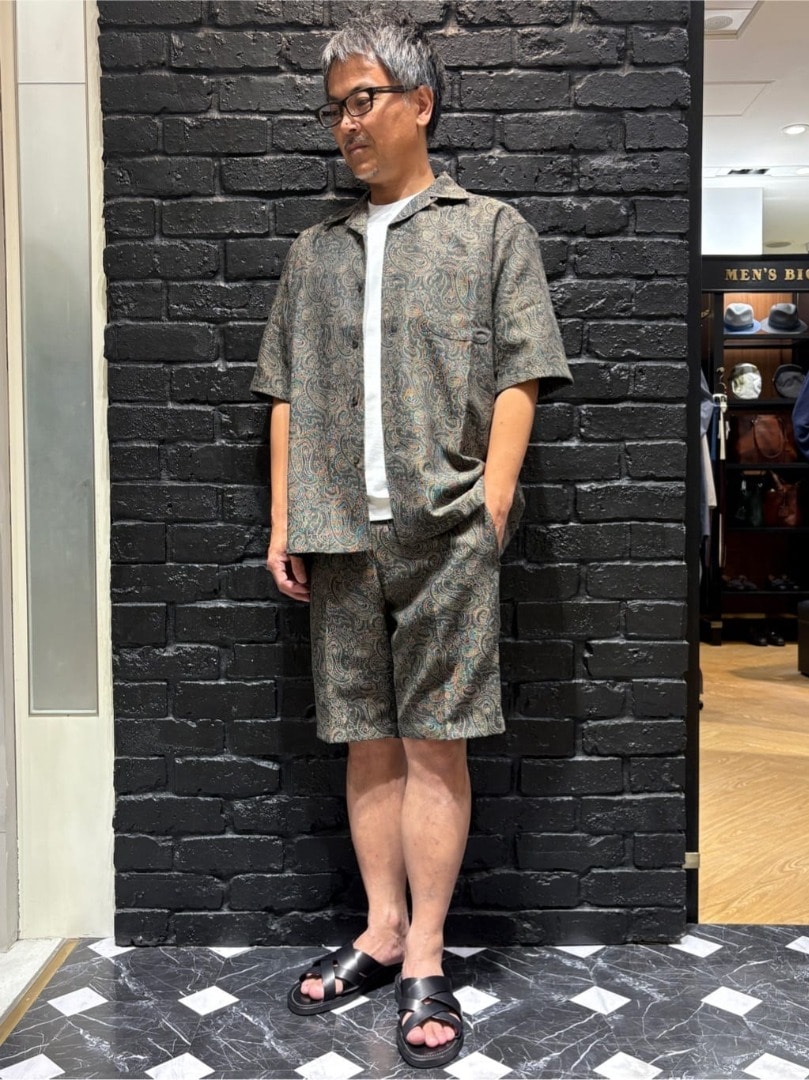 30℃のきれいめデート：セットアップ×総柄