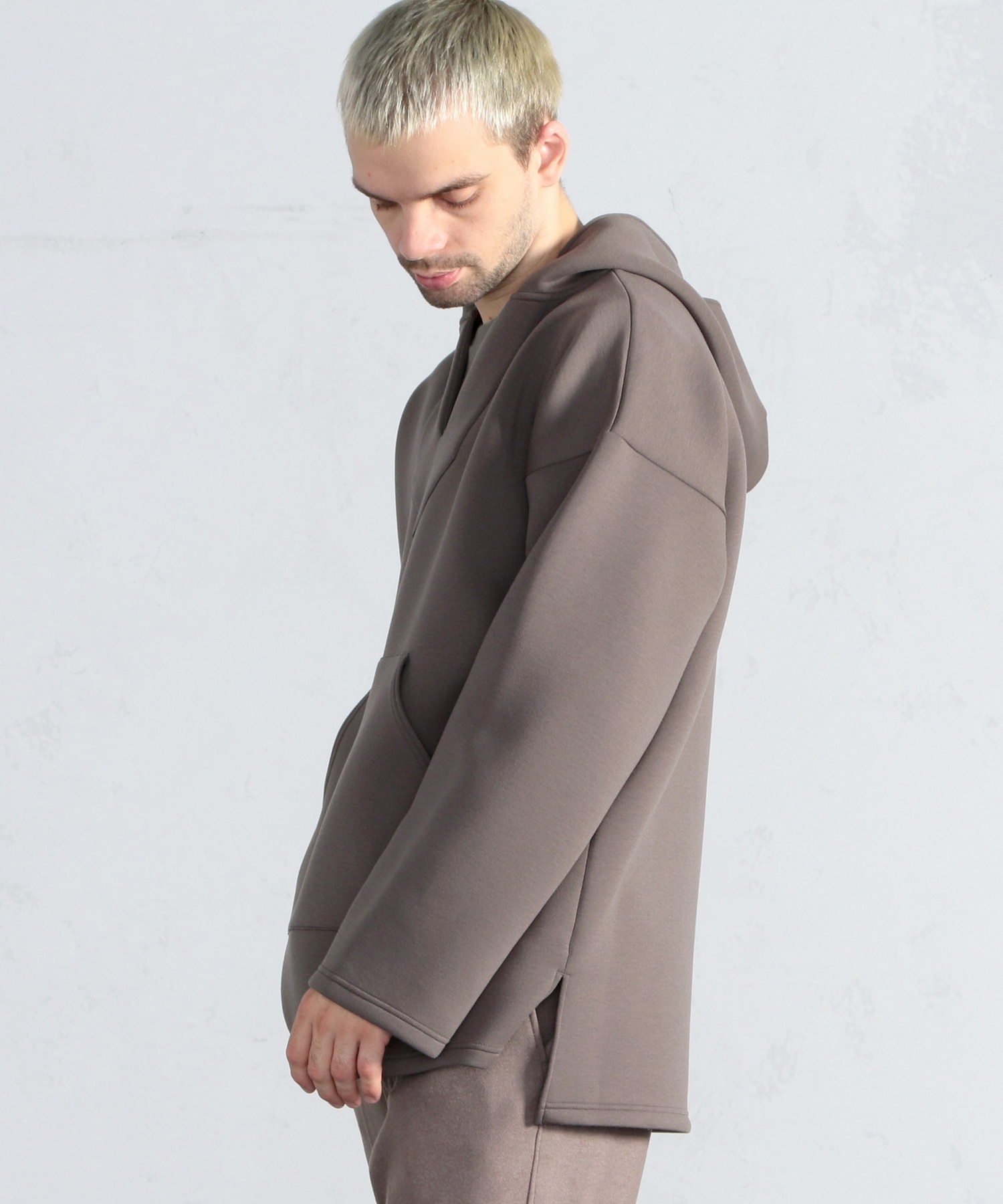 キーネックデザインプルオーバーパーカー メンズファッション通販 Men S Bigi Online Store メンズビギ オンラインストア キーネックデザインプルオーバーパーカー メンズファッション通販 Men S Bigi Online Store メンズビギ オンラインストア