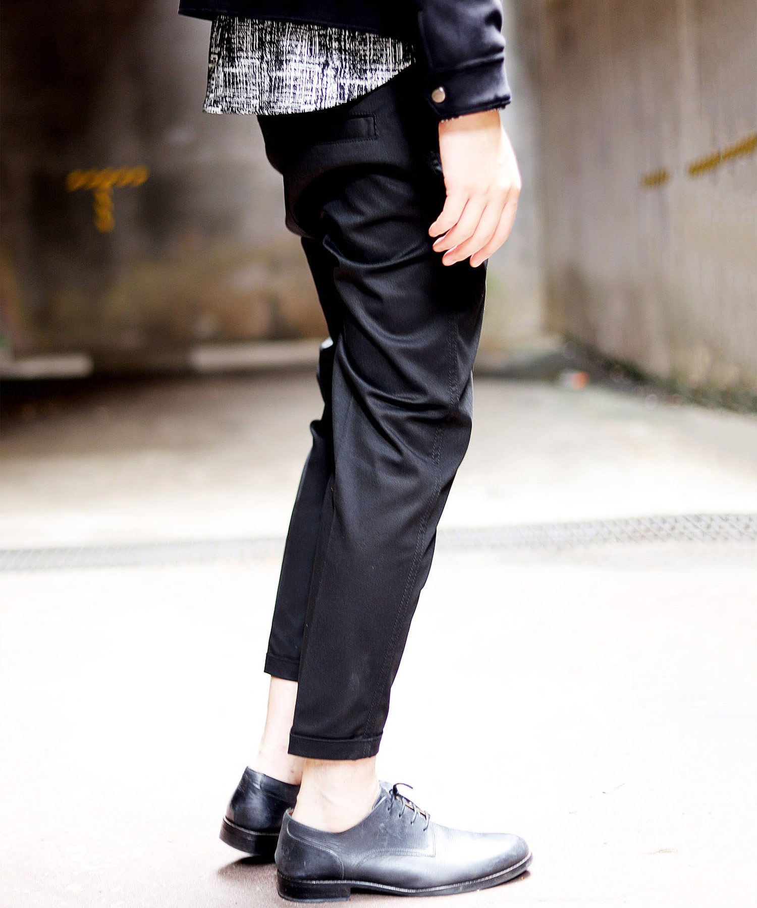 ワンプリーツテーパードパンツ スキニースラックス メンズファッション通販 Men S Bigi Online Store メンズビギ オンラインストア